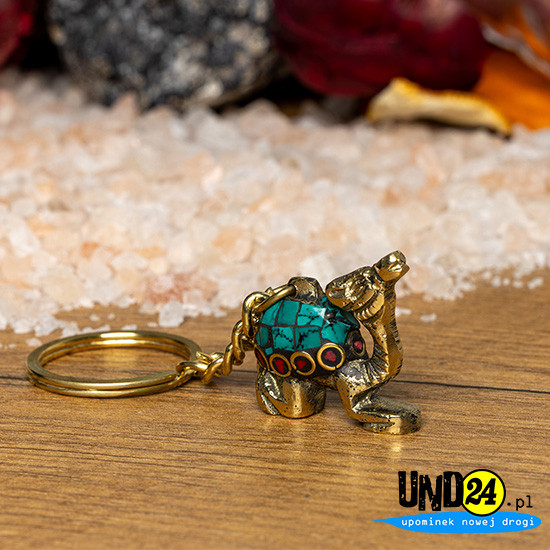 Brelok Dromader - złoty - inkrustowany kamieniami w kolorze turkusowym