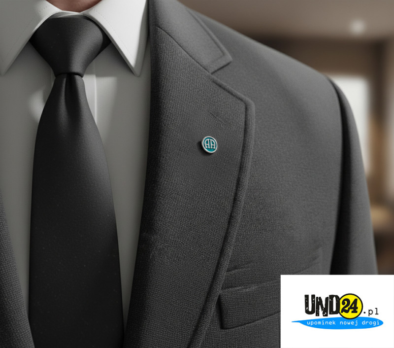 Znaczek - Pins - Przypinka -  Symbol AA - Kolorowy w Amerykańskim Stylu